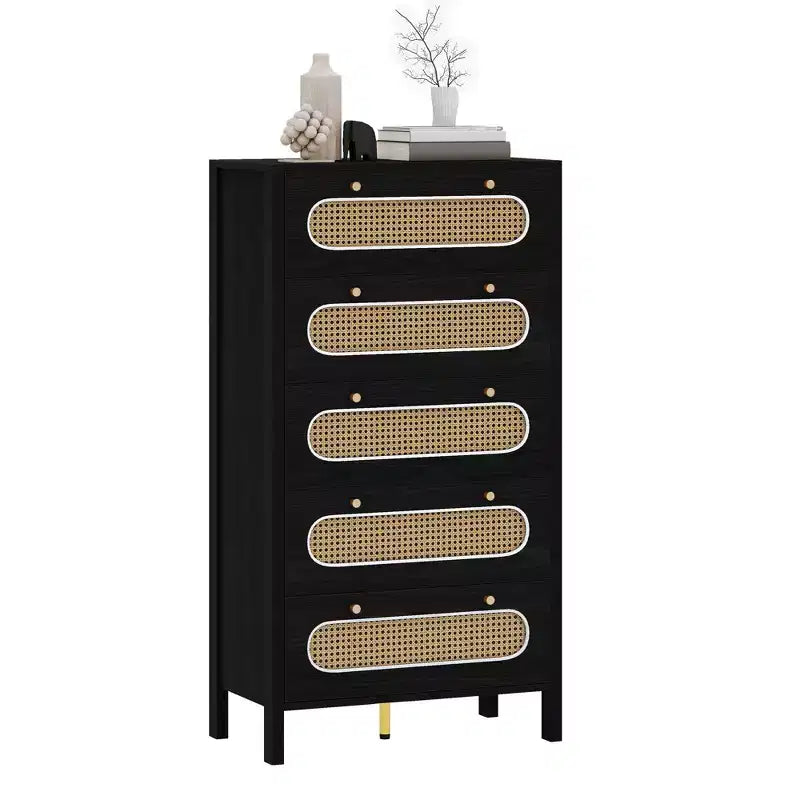 Cassettiera Boho da 47 pollici con maniglie dorate e piedini regolabili, cassettiera in rattan a 5 cassetti, mobile contenitore in legno