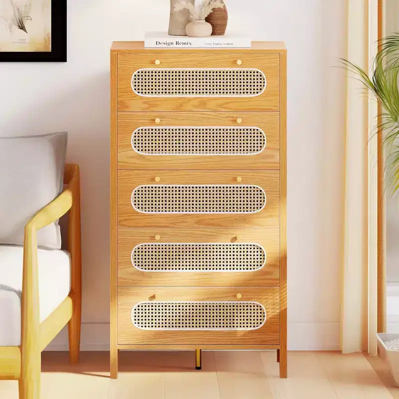 Cassettiera Boho da 47 pollici con maniglie dorate e piedini regolabili, cassettiera in rattan a 5 cassetti, mobile contenitore in legno